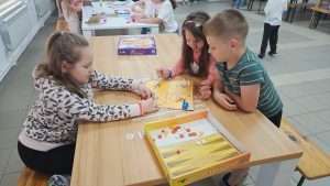Jurnal de Tabără: Povestea Zilei 2 – Magia și Știința Jurnal de Tabără: Povestea Zilei 2 – Magia și Știința
