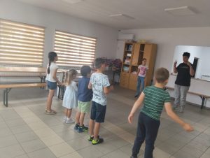 Marți: Micii exploratori în lumea creativității Marți: Micii exploratori în lumea creativității