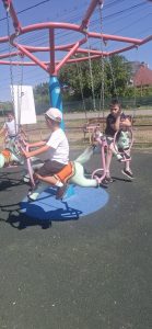 Luni, copiii participanți la tabăra „Aripi de Înger” Luni, copiii participanți la tabăra „Aripi de Înger”